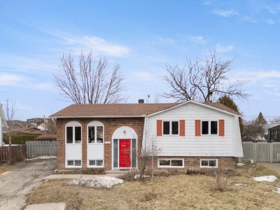 129 Rue Dumontier J7E4N2